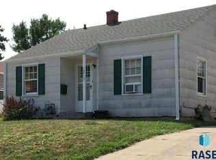 1217 S Glendale Ave, Sioux Falls, SD 57105