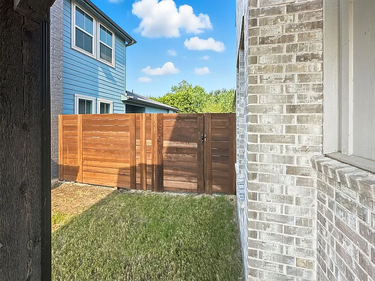 9525 Thorncrown Ln — Photo 28