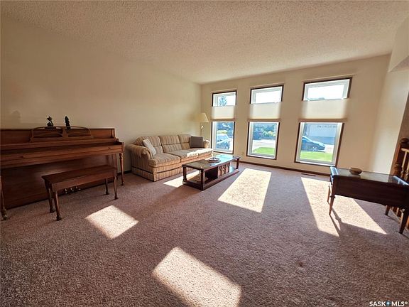 3rd image of 411 Milburn CRESCENT