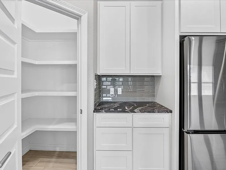 6718 Stuyvesant Ct — Photo 14