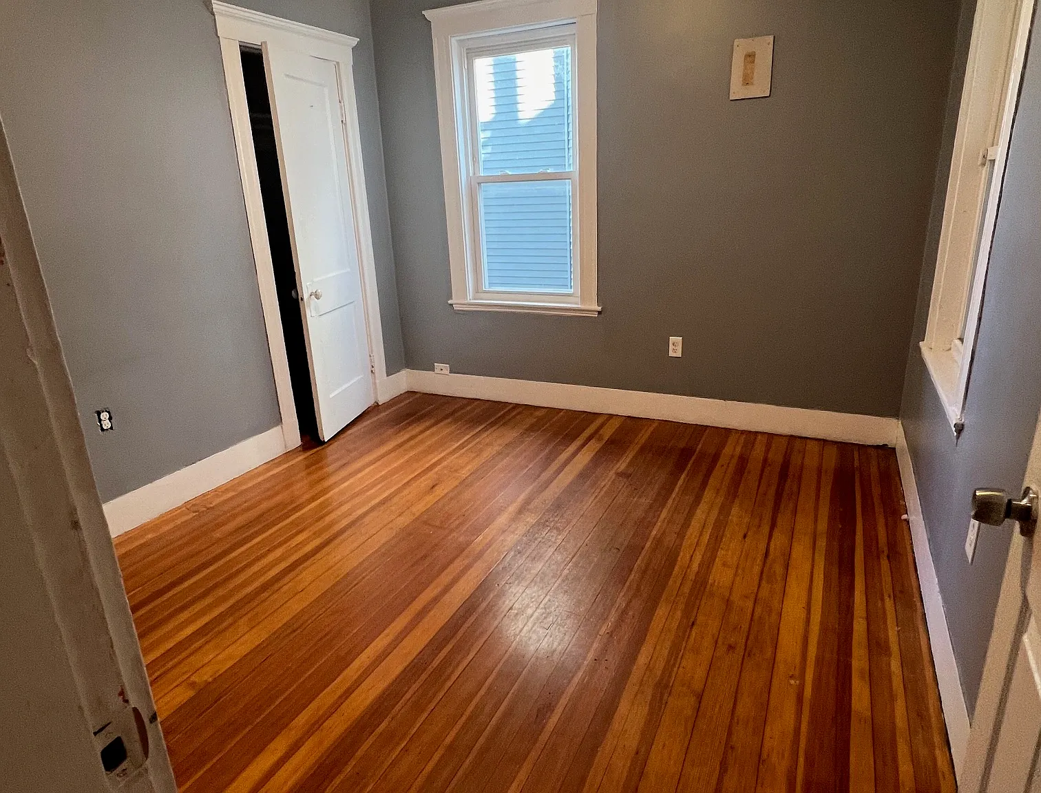 3 bed, 1100 sqft, $3,300 — Photo 4