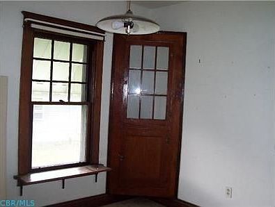 5th image of 366 Mill St