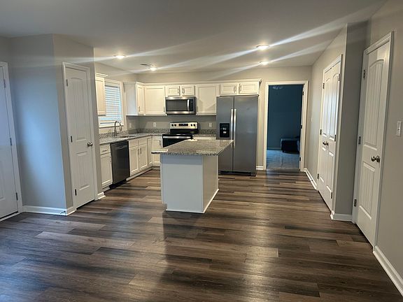 3rd image of 2040 Dolly Dr