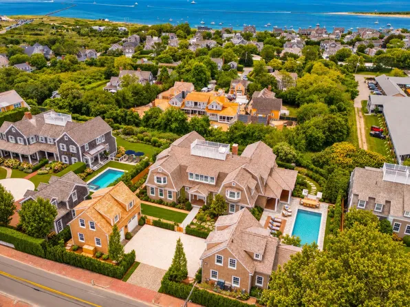 33 Cliff Rd, Nantucket, MA 02554