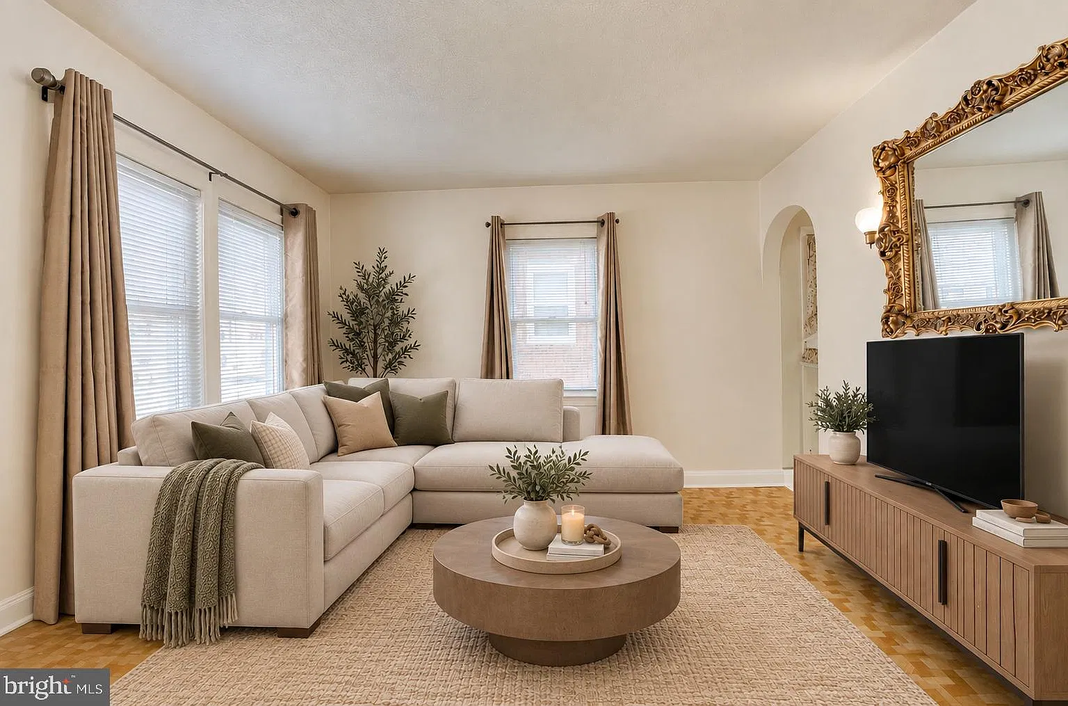 3 bed, 1.0 bath, 1128 sqft, $1,950 — Photo 4