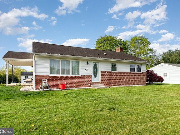 3rd image of 138 Brookwood Dr
