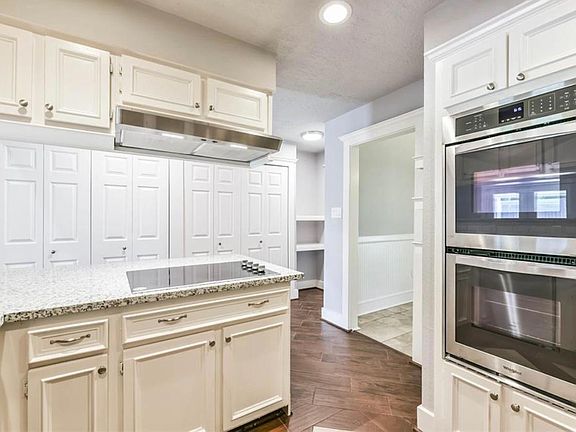 5th image of 506 W Castle Harbour Dr