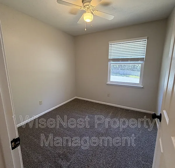 1820 E Cherokee Ln — Photo 10