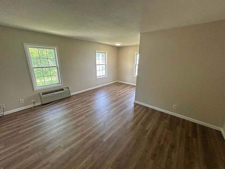 347 N Charles St — Photo 12