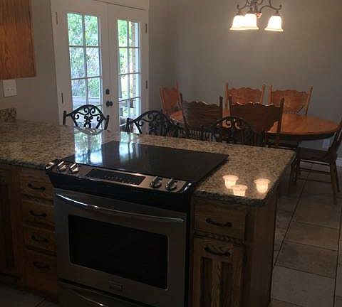 bar & dining, walk out deck