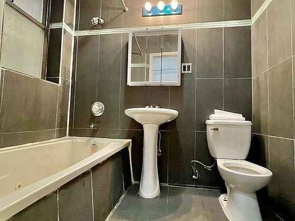 5th image of 133 Rogers Ave APT 3