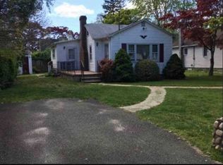 8 Quogue Rd, Mastic Beach, NY 11951