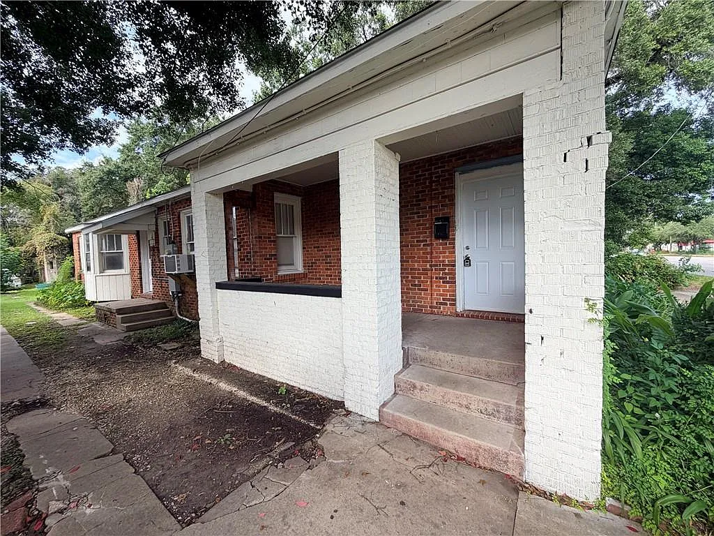 2 bed, 1.0 bath, 2006 sqft, $950 — Photo 1