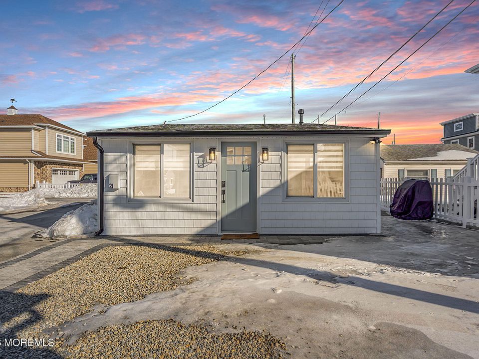 1st image of 21 E Dune Way #121