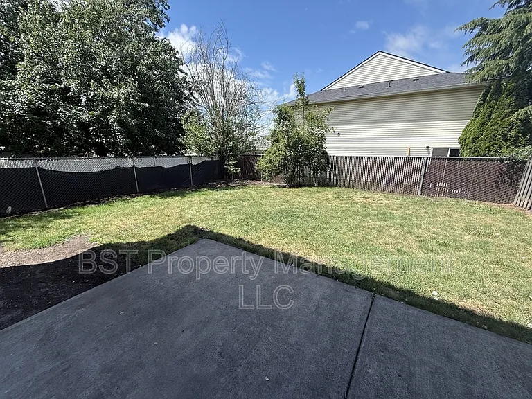 991 Mill St — Photo 32