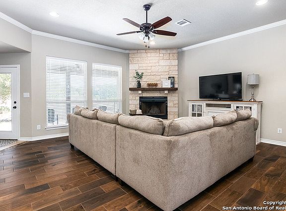 4th image of 255 Cambridge Dr