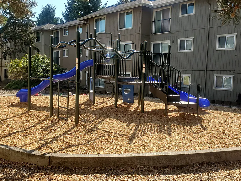 Halsey Summit Apartments — Photo 4