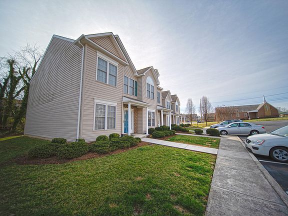 3rd image of 113 Gretchen Ct