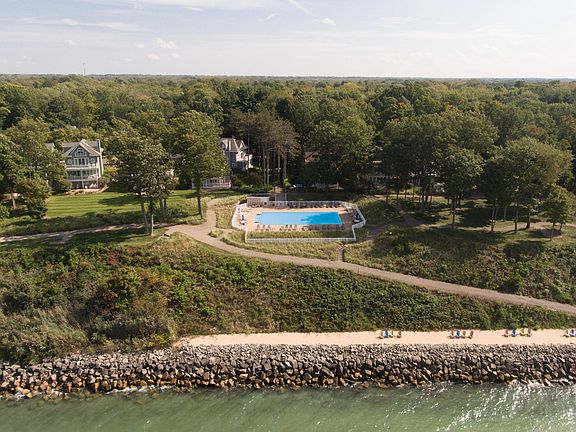 3rd image of 76477 Fieldstone Cir