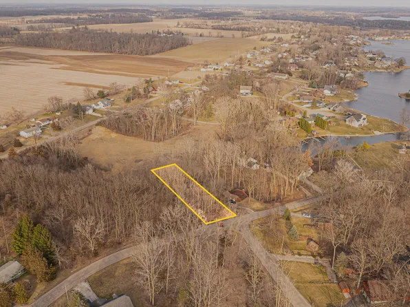 13680 Dorchester Dr, Cement City, MI 49233