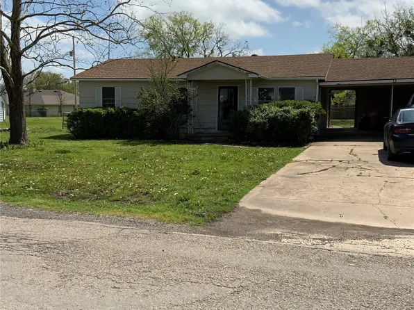 403 E Hackberry St, Leonard, TX 75452
