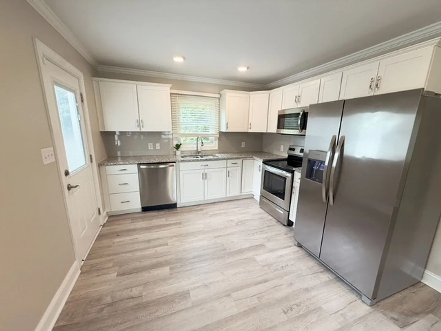 Subtle and charming — Photo 2