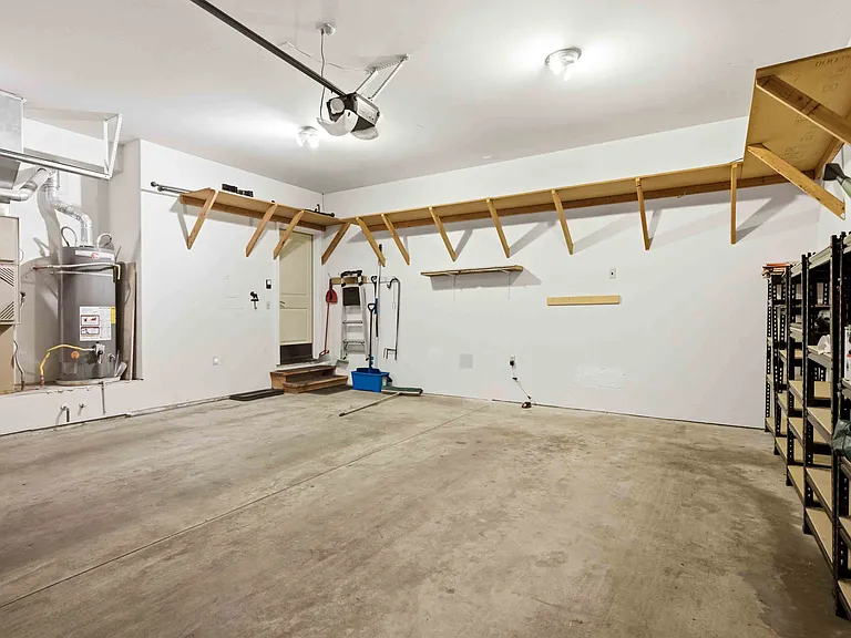 131 N 6th Ave — Photo 6