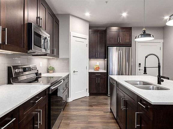 5th image of 10 Walgrove Walk SE #312