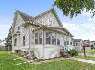 917 W 6th Ave, Oshkosh, WI 54902