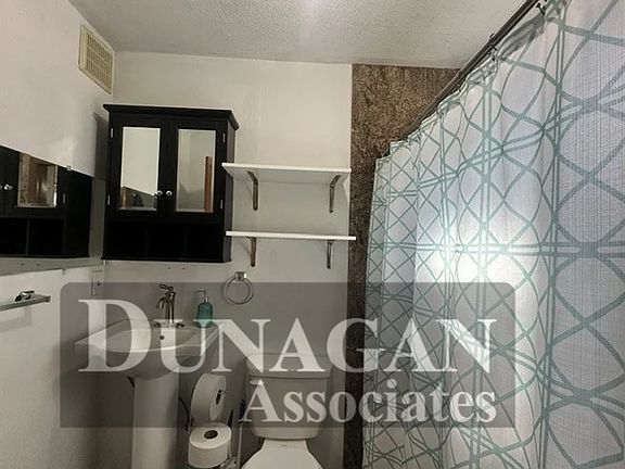 5th image of 305 N 5th St