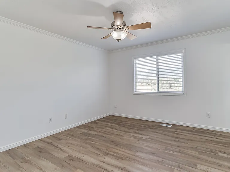 2519 S 1400 W — Photo 6