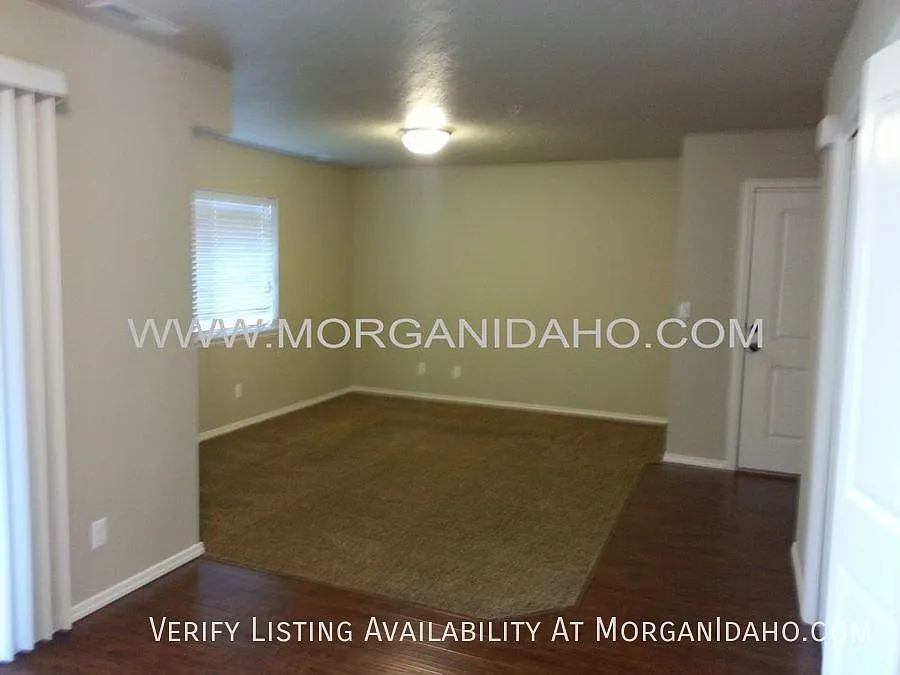 Covered parking, storage/patio, granite counters, and more! — Photo 2