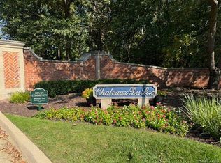 56 Chateaux Du Lac, Fenton, MI 48430