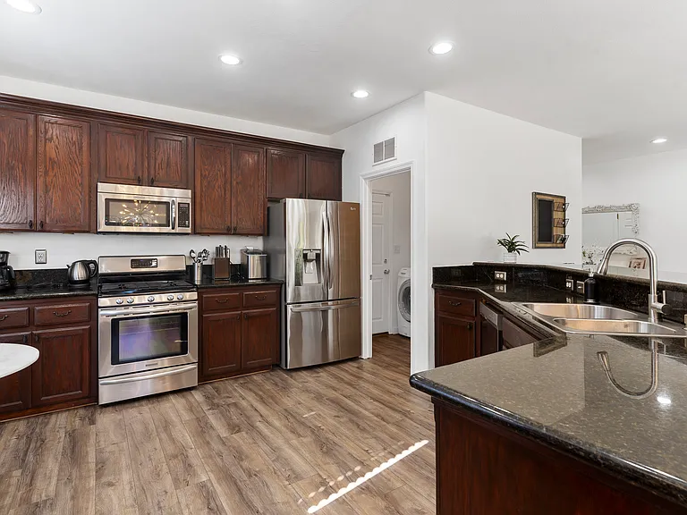 11505 Equinox Ave — Photo 9