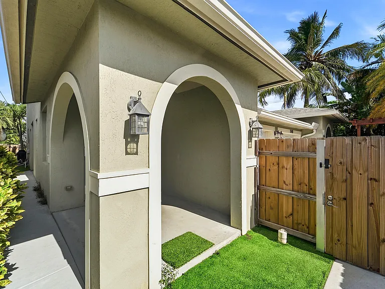 1141 NE 3rd Ave — Photo 3