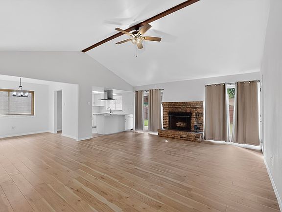 5th image of 949 Meadowdale Cir