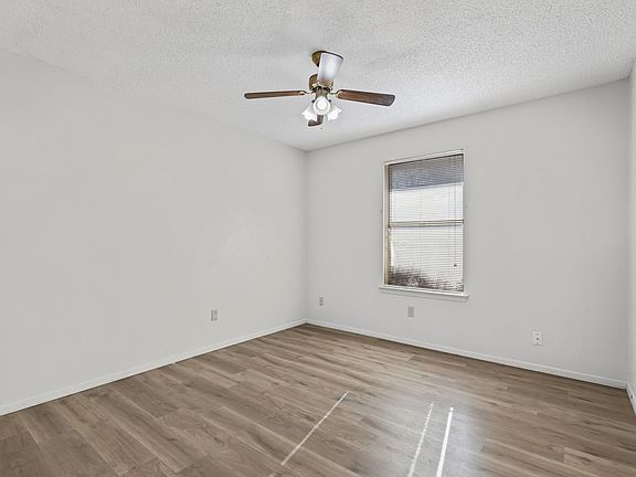 5th image of 820-822 Shadywood Ln #820