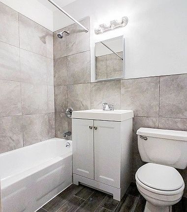 5th image of 218 E 7th St #4D