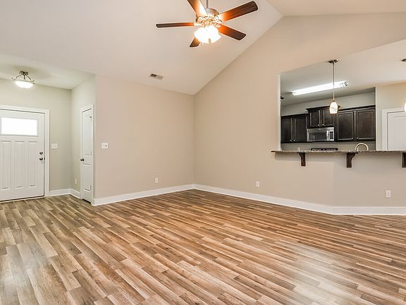 4th image of 75 Wood Green Dr