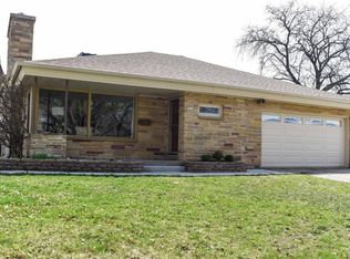 7810 Saint Anne Ct, Wauwatosa, WI 53213