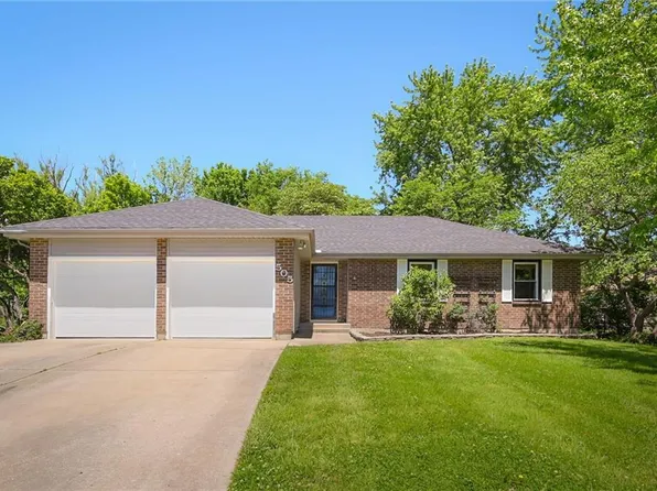 505 Arena Dr, Peculiar, MO 64078