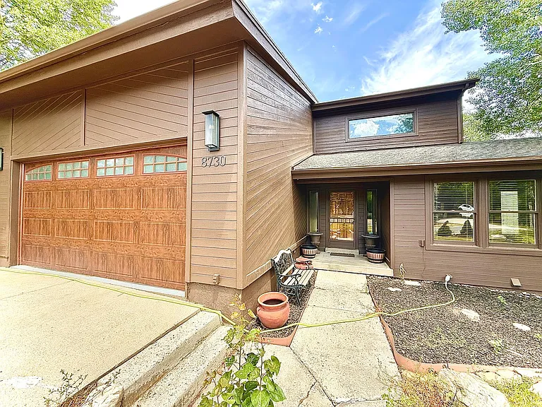 8730 N Silver Spur Rd — Photo 1