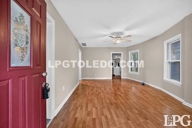 3 bed, 1.0 bath, 737 sqft, $1,250 — Photo 3
