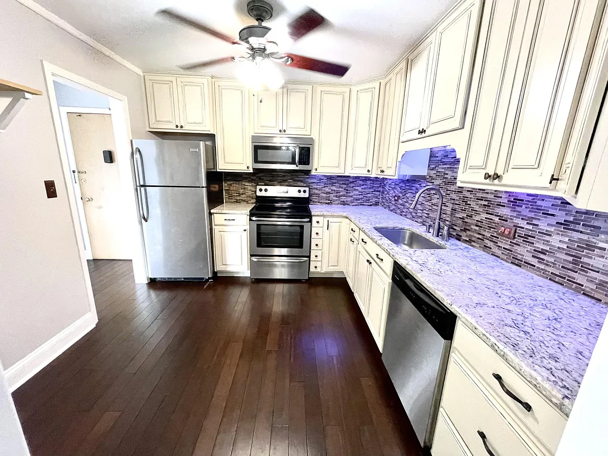Building Photo - 518 W Miner St #2G