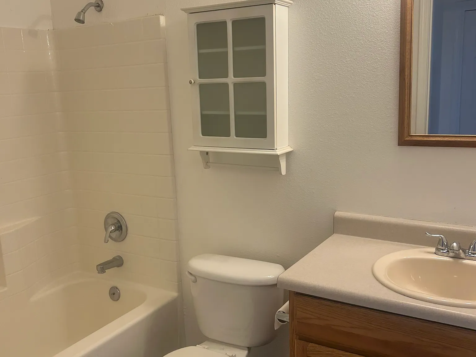 3 bed, 950 sqft, $1,400 — Photo 3