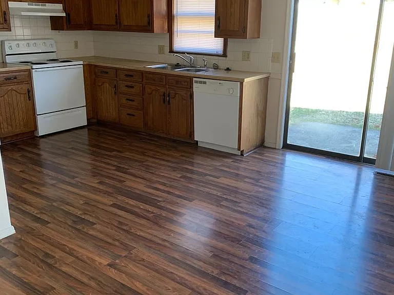 3353 E Sunset St — Photo 3