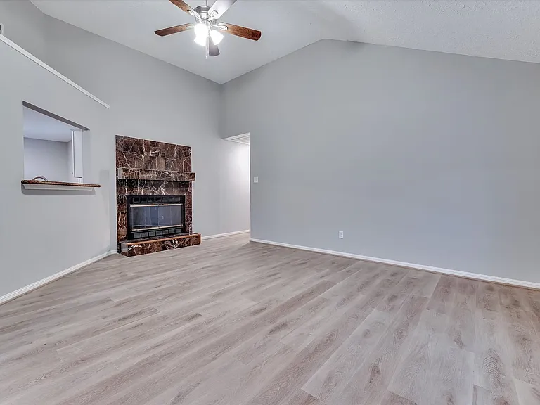 9407 Stockwell Dr — Photo 2