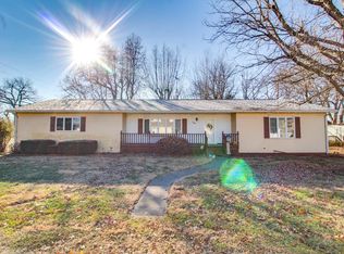 129 E Washington St, Carlinville, IL 62626