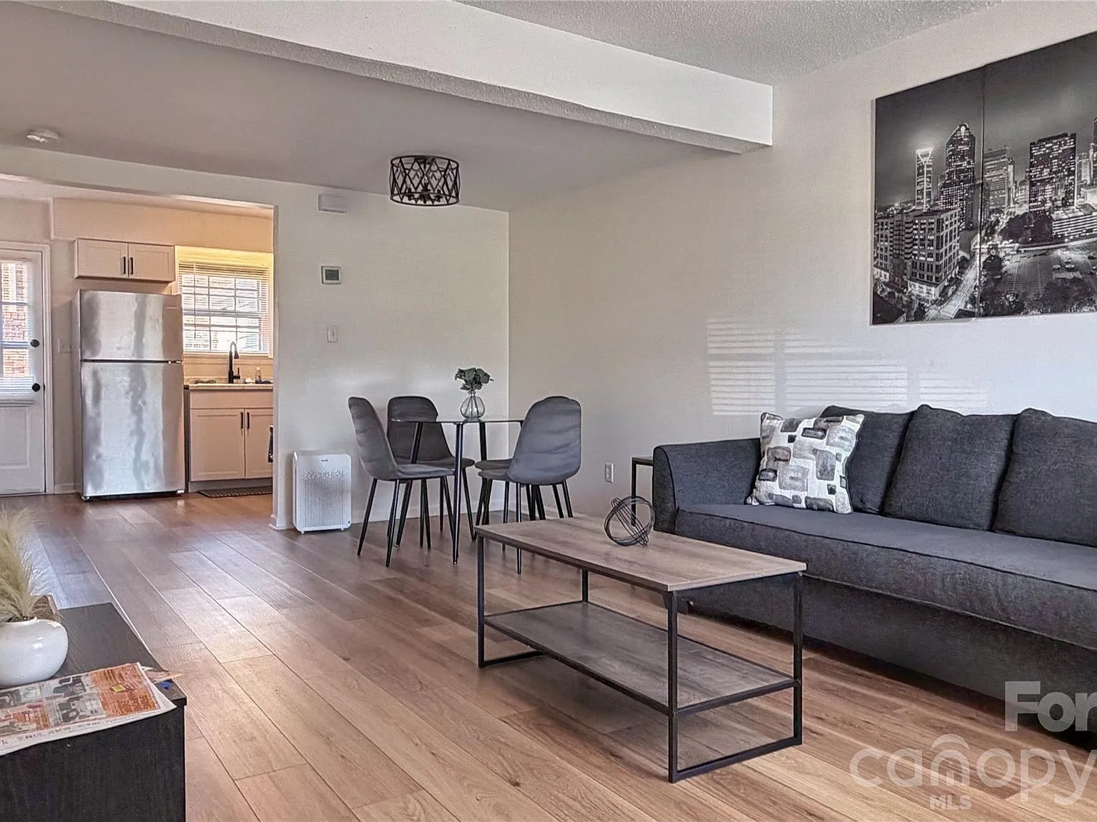 2 bed, 1.5 bath, 900 sqft, $1,600 — Photo 4