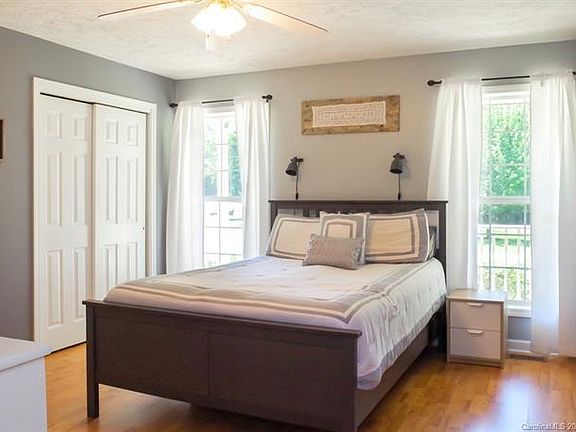 5th image of 424 Whispering Pines Dr